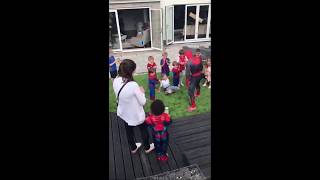 Spiderman en una fiesta de cumpleaños